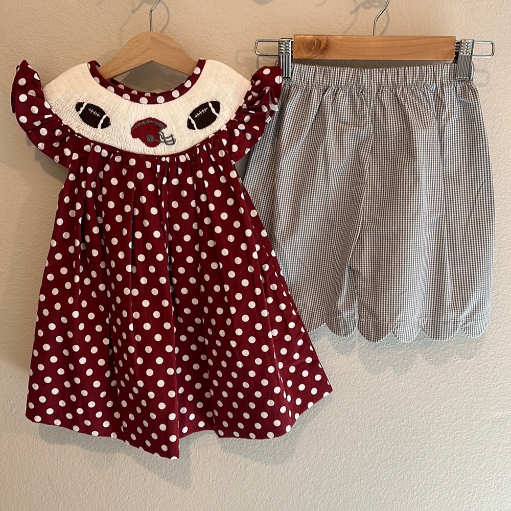 EUC size 5 Sweet Magnolia Smocks Football Outfit! 🏈